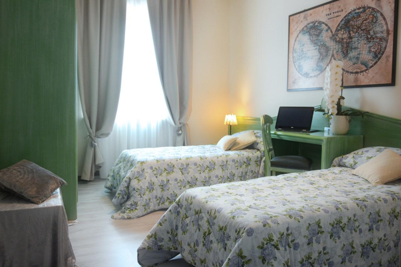Hotel Oceano 佩斯基耶拉德加达 外观 照片