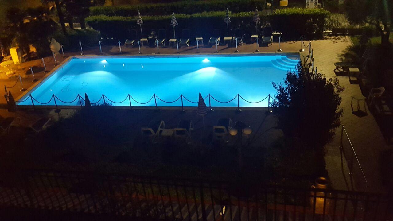 Hotel Oceano 佩斯基耶拉德加达 外观 照片