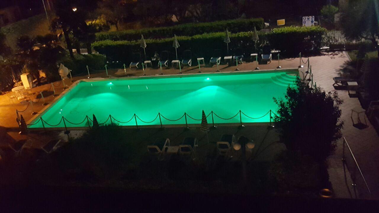 Hotel Oceano 佩斯基耶拉德加达 外观 照片