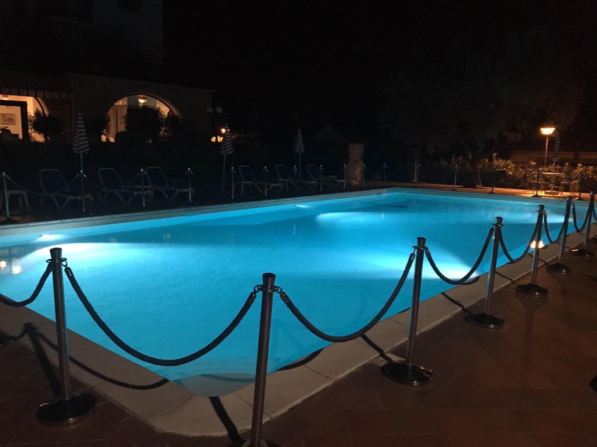Hotel Oceano 佩斯基耶拉德加达 外观 照片