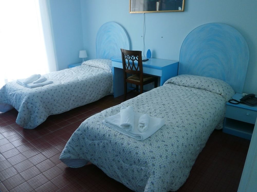Hotel Oceano 佩斯基耶拉德加达 外观 照片