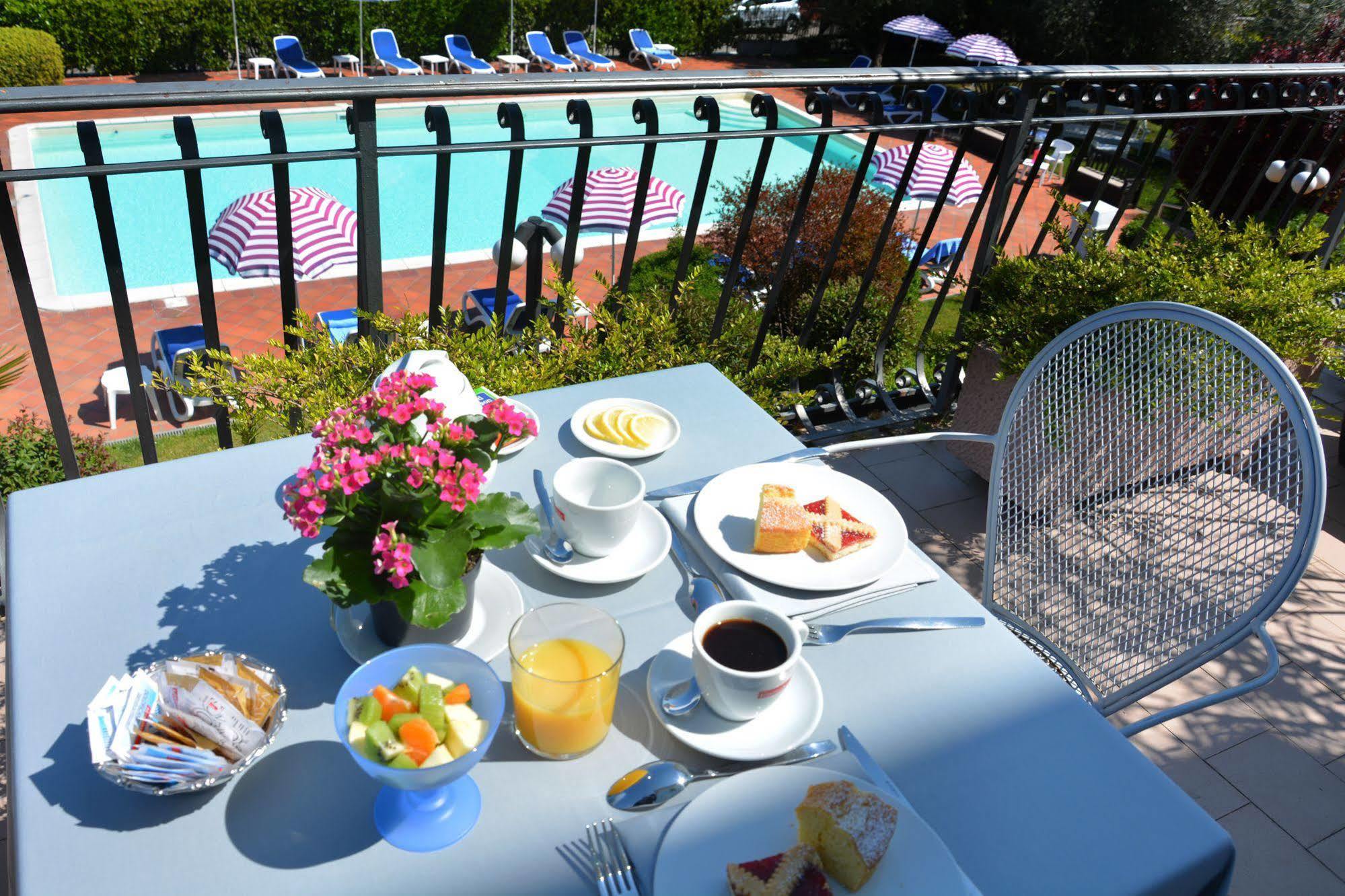 Hotel Oceano 佩斯基耶拉德加达 外观 照片