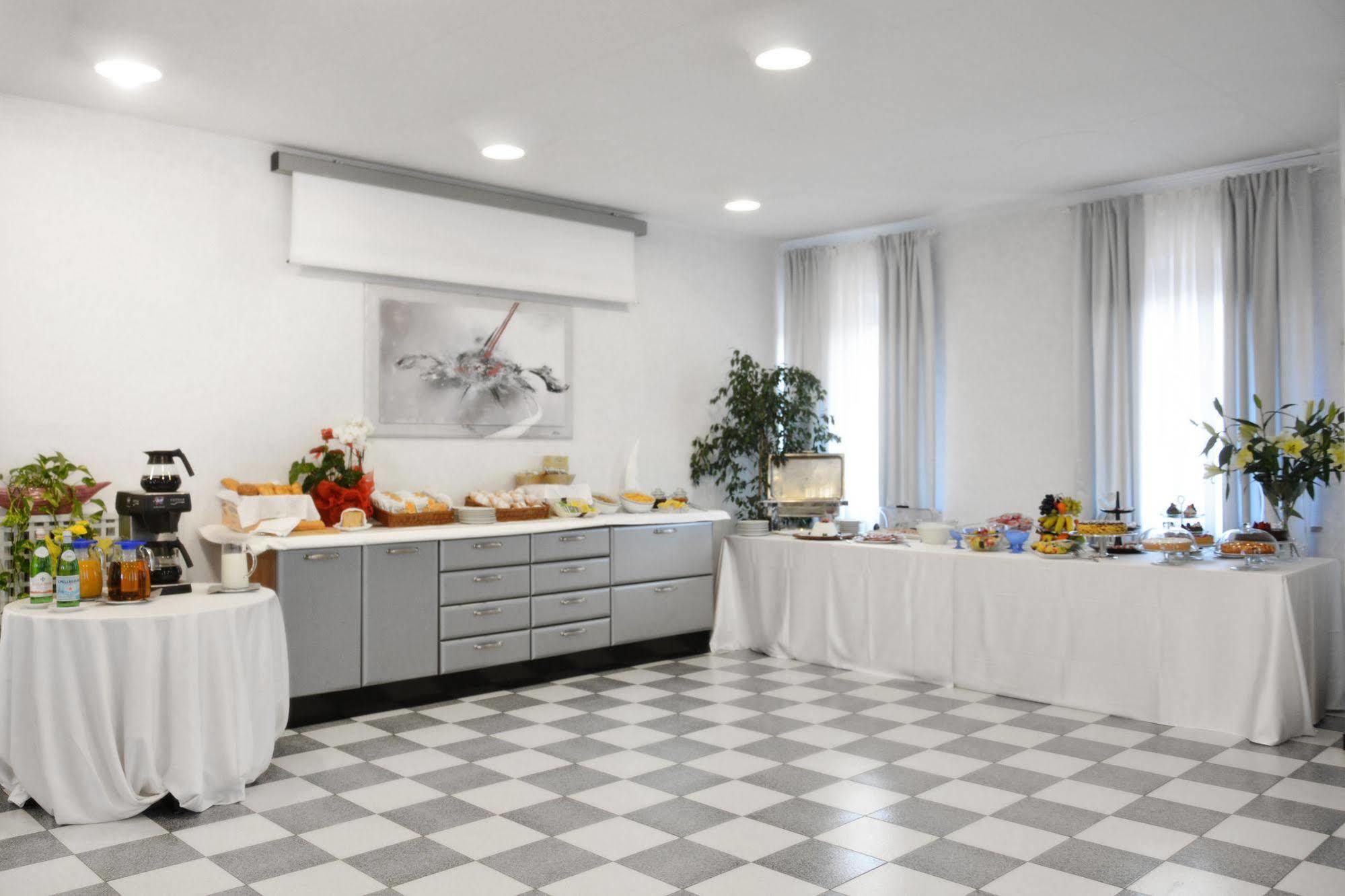 Hotel Oceano 佩斯基耶拉德加达 外观 照片